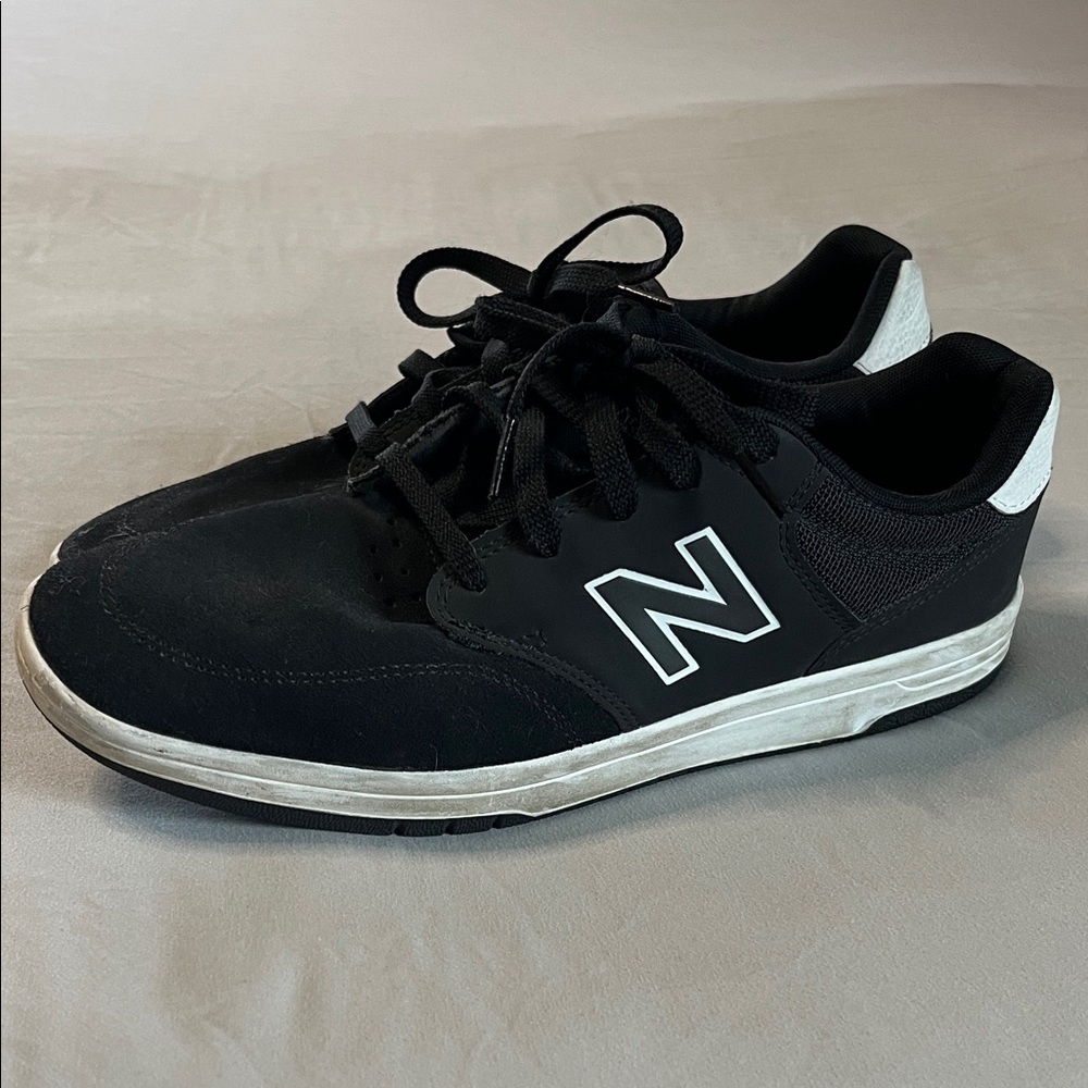 New Balance Men's Black Suede Sneakers